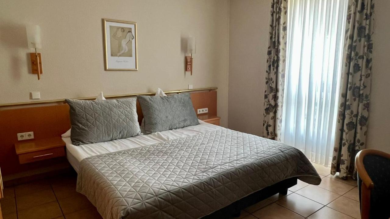 Hotel Victoria Dinslaken Exteriör bild
