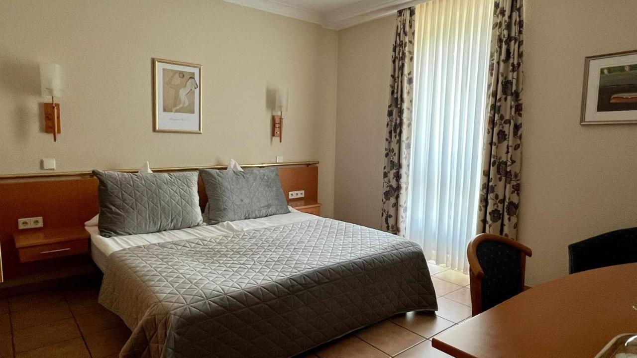 Hotel Victoria Dinslaken Exteriör bild